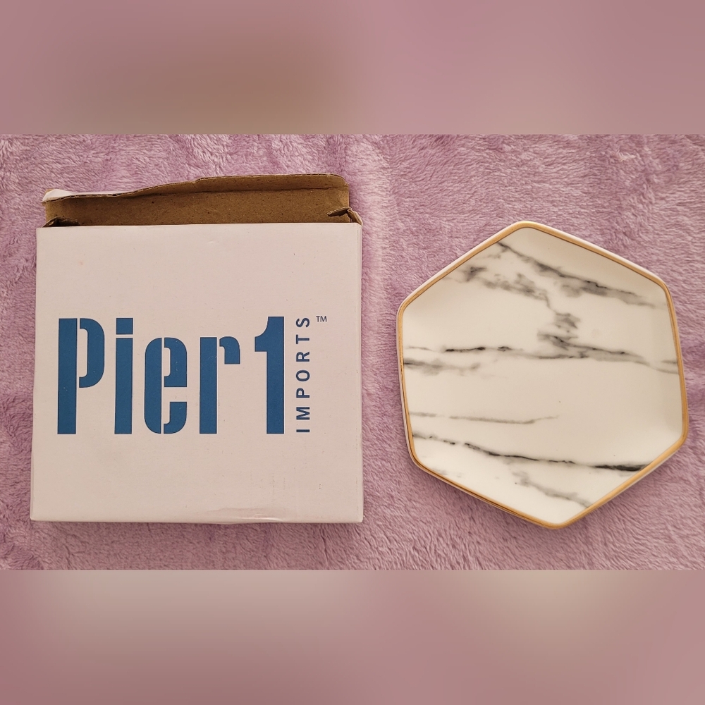 Nib. Pier 1 Marble Hexagonal Coaster/trinket Dish  with Gold Edge